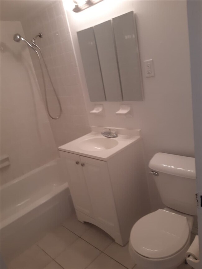 Foto del edificio - 223 70th St