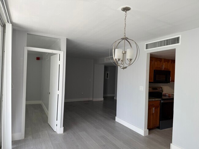 sala de estar - 1865 79th Street Cswy