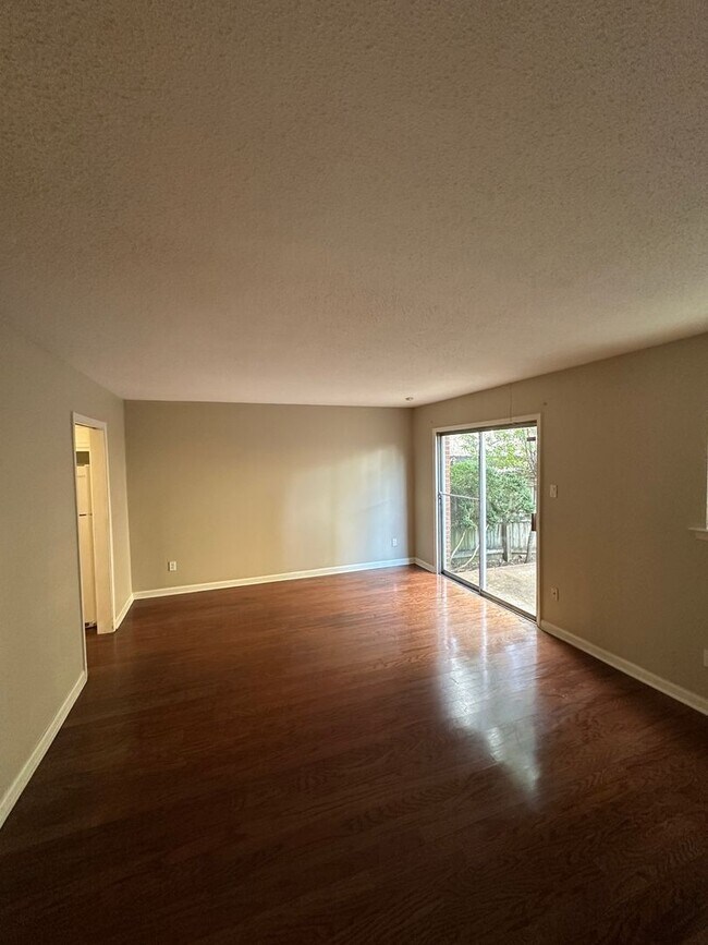 Building Photo - MOVE IN SPECIAL - 1/2 OFF FIRST FULL MONTHS RENT! 3br/3ba Condo Located in Jamestown. Community p...