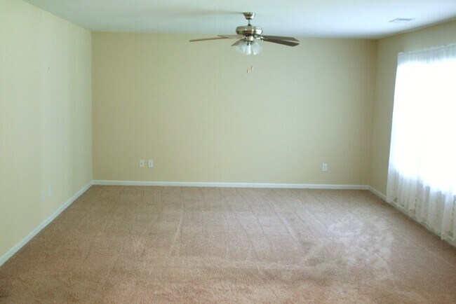 Foto del edificio - 4 bedroom cul de sac lot