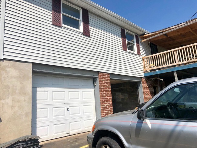 Foto del edificio - 423-425-425 Moss St