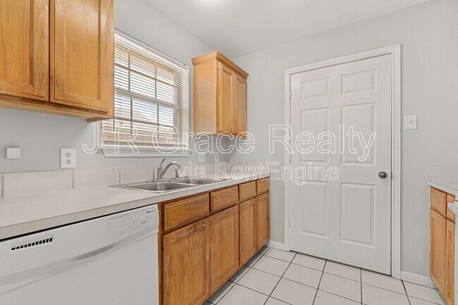 Building Photo - 10217 Hyacinth Ln