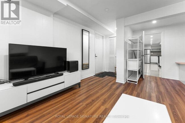 Building Photo - 293 Glenforest Rd