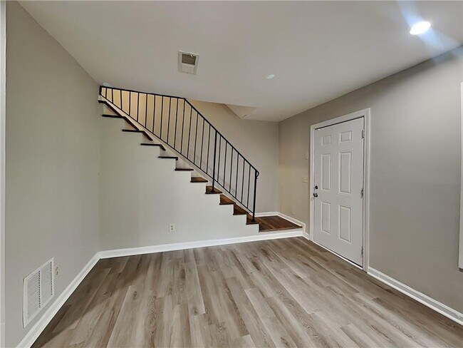 Foto del edificio - 1775 Whitehall Forest Ct SE