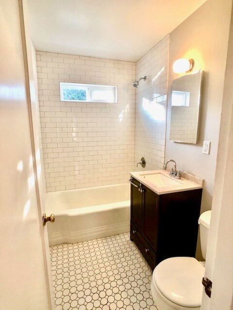 Remodeled Bath - 7222 East Burnside