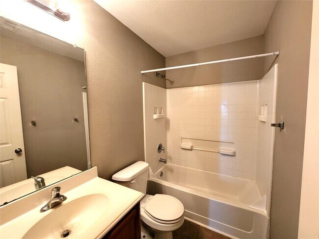 Building Photo - 13347 Miller Ln