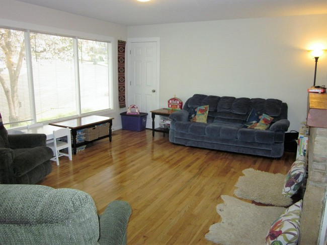 Foto del edificio - 708 E 19th St