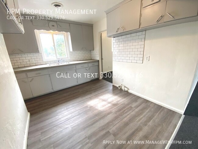 Building Photo - 1415 Yale Ave NW