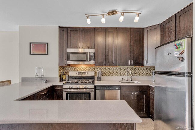 Foto del edificio - 345 E 93rd St