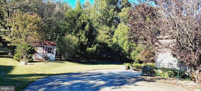 Foto del edificio - 9008 Doris Dr