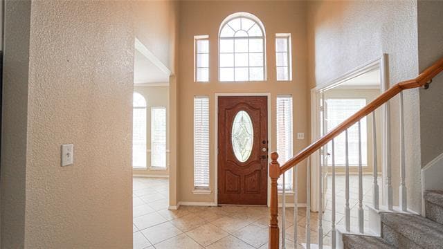 Building Photo - 2060 Garden Crest Dr