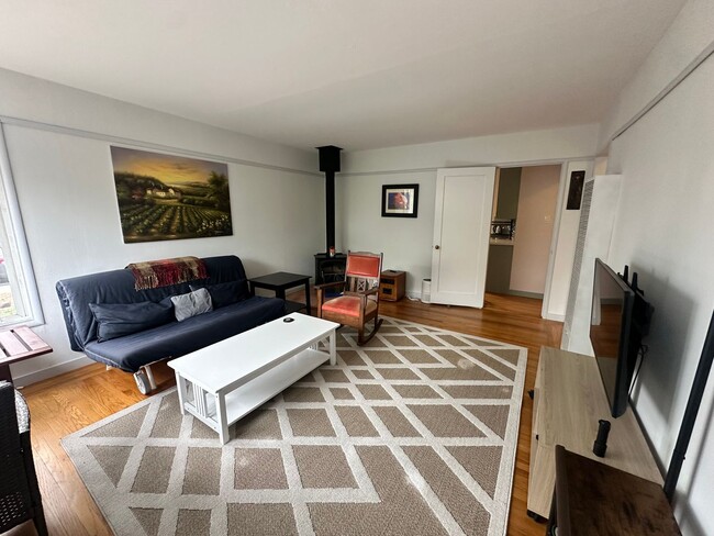 Building Photo - Great natural light on a side by side dupl...