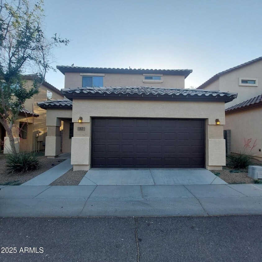 Primary Photo - 10225 W Camelback Rd