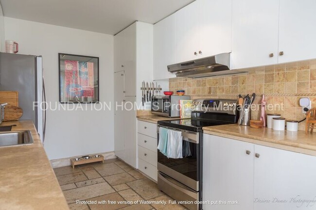 Foto del edificio - 2104 Shelter Bay Ave