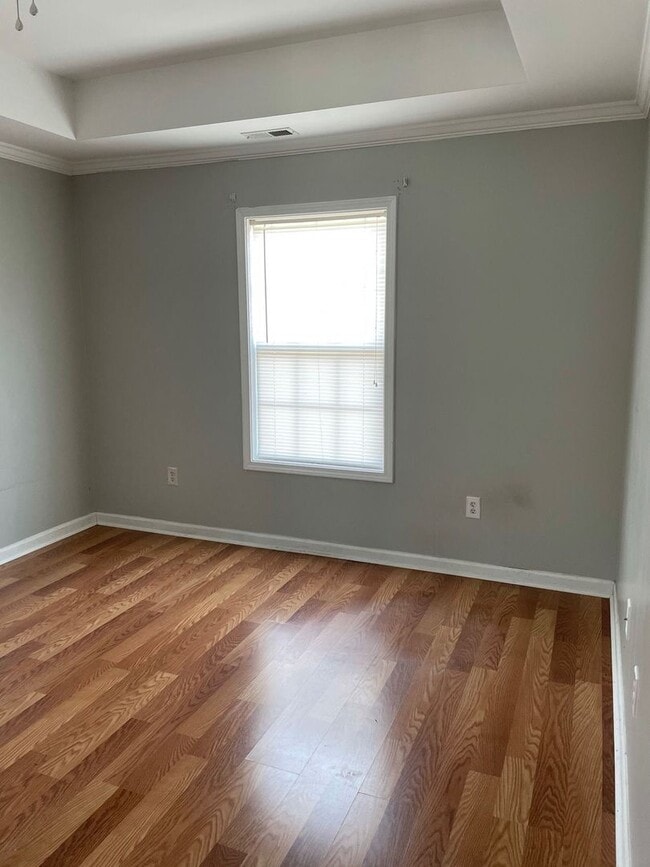 Building Photo - 3 Bedroom Home w/ Yard and No HOA