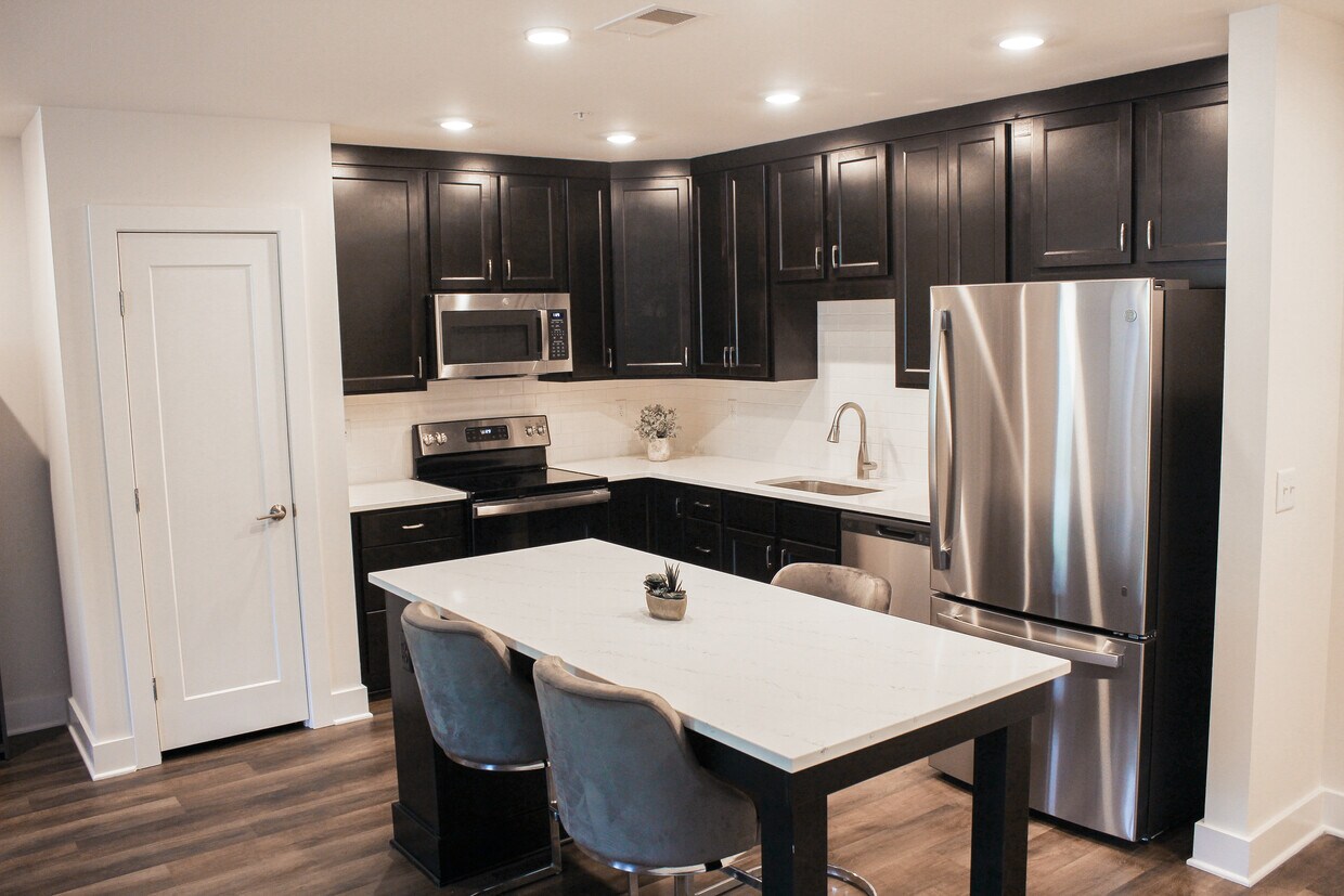 The Regency 1785 McKees Rocks Rd McKees Rocks, PA Apartments for