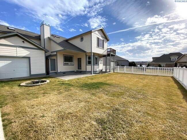 Building Photo - 4 Bed/ 2.5 Bath Home in West Pasco - River...