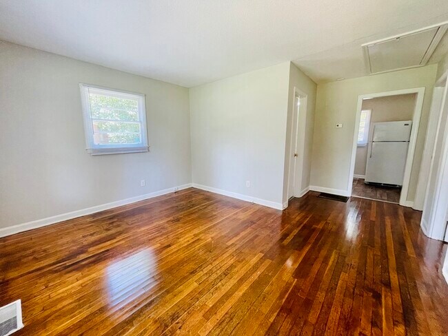 Building Photo - 4531 Wildwood Ave