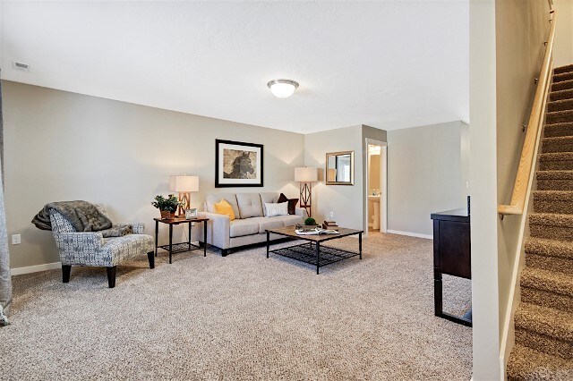 Building Photo - Beautiful 3 Bed 2.5 Bath!
