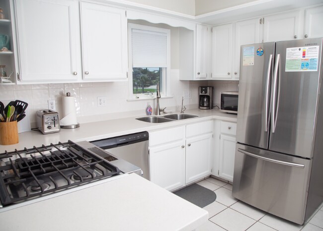 Building Photo - 10035 Seabreeze Dr