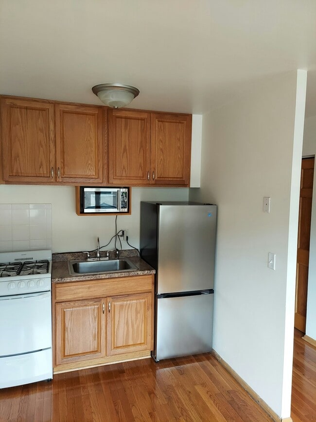 Building Photo - 2210 Pillsbury Ave