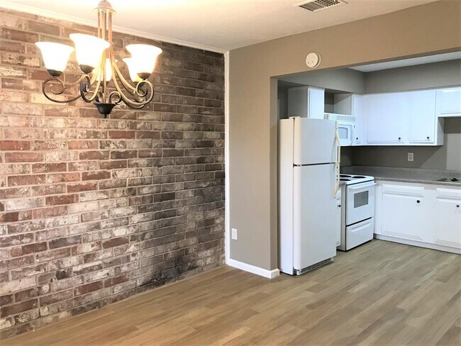 Foto del edificio - 13157 Clarewood Dr