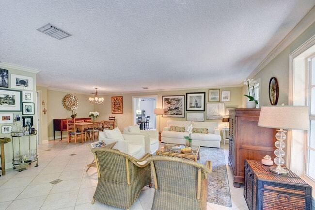 Foto del edificio - 6110 Ridge Ln