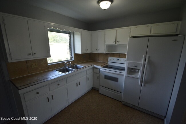 Building Photo - 2597 Stephens Dr NE