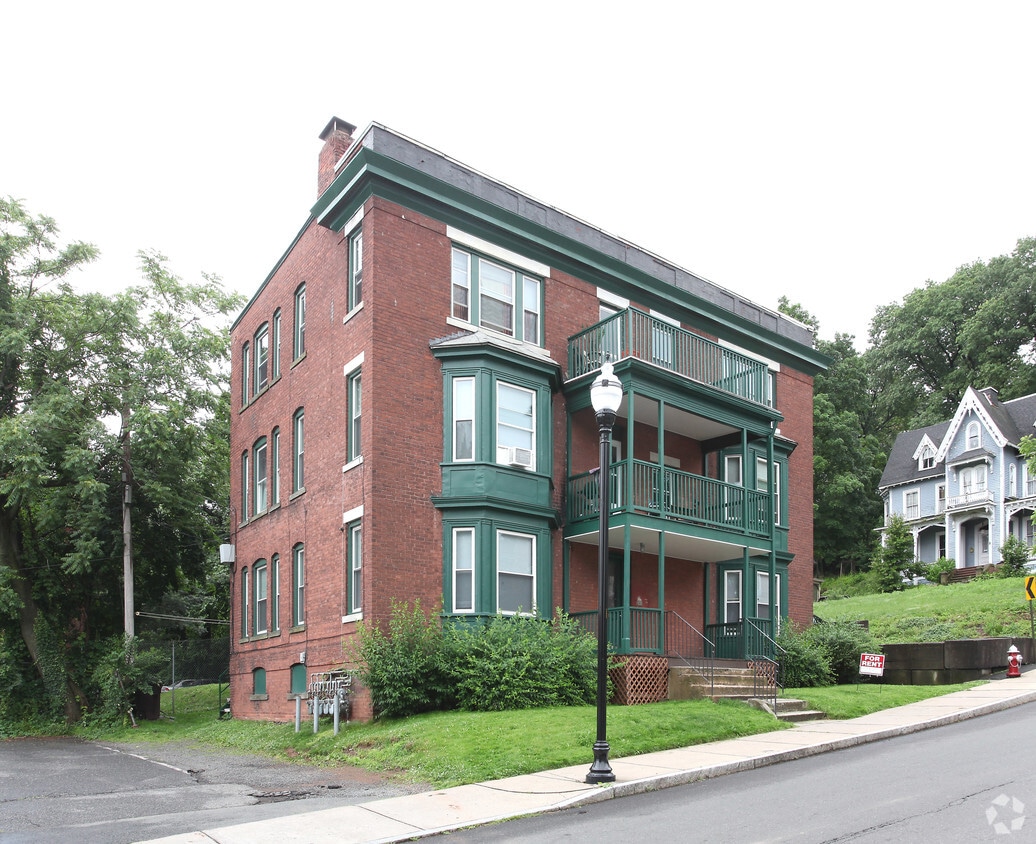 Primary Photo - 70 Walnut St