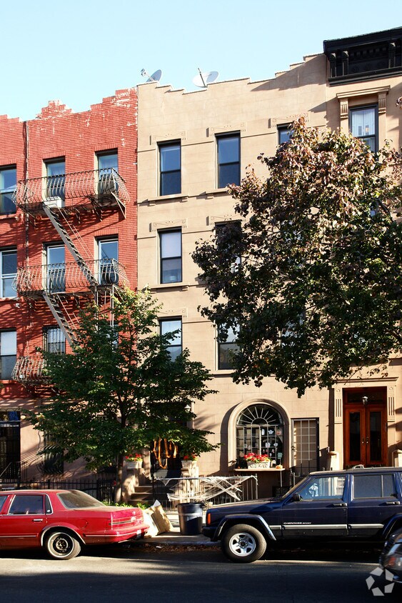 Building Photo - 745 Union St