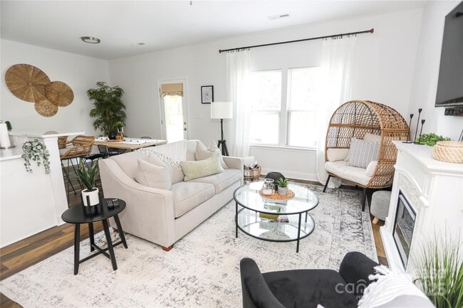 Building Photo - 2734 Kendrick Ave