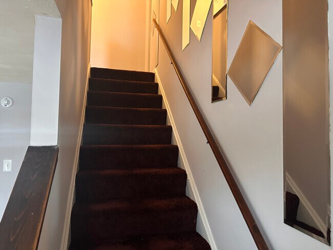 Building Photo - 1010 N Central Ave