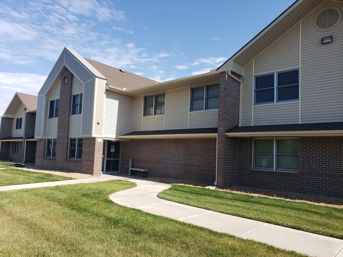 Oak Haven Exeterior - Oak Haven Plaza Apartments