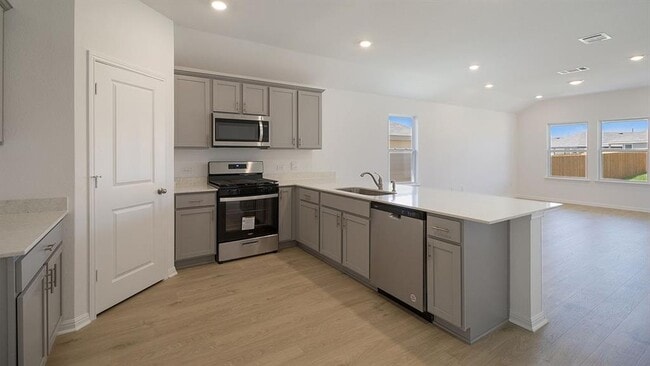 Building Photo - 505 Lake Sweetwater Ln