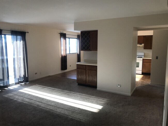 Building Photo - 381 S Collins St