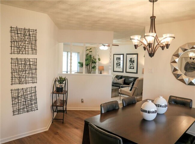 Foto del edificio - 8402 Stillwood Ln
