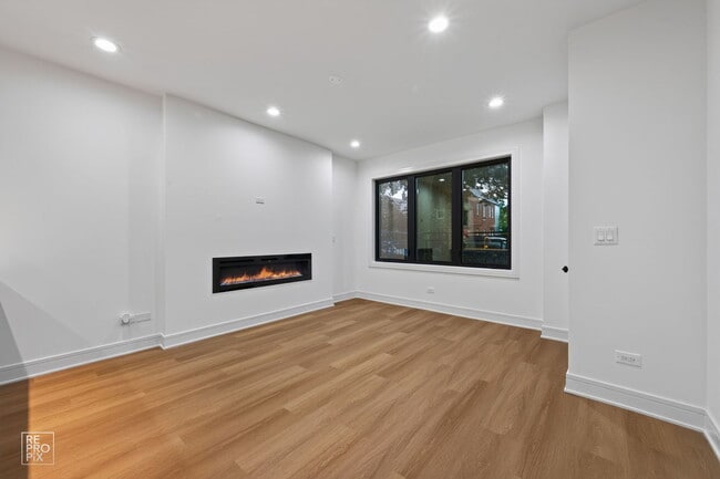 Building Photo - 2327 S Homan Ave