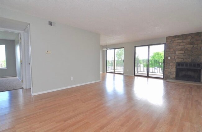 Building Photo - 15911 E Dakota Pl