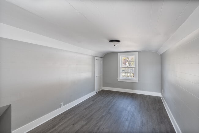 Building Photo - 611 E Main St