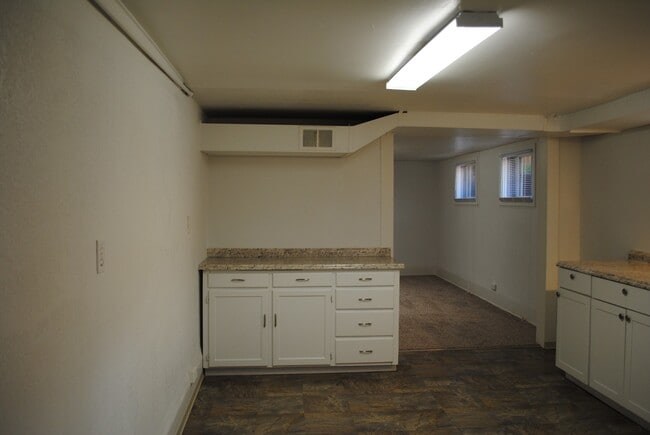 Building Photo - 541 S Walker Ave