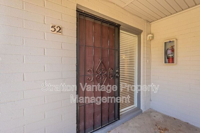 Building Photo - 4114 E Calle Redonda