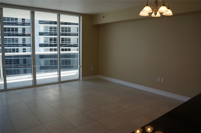 Building Photo - 1830 S Ocean Dr