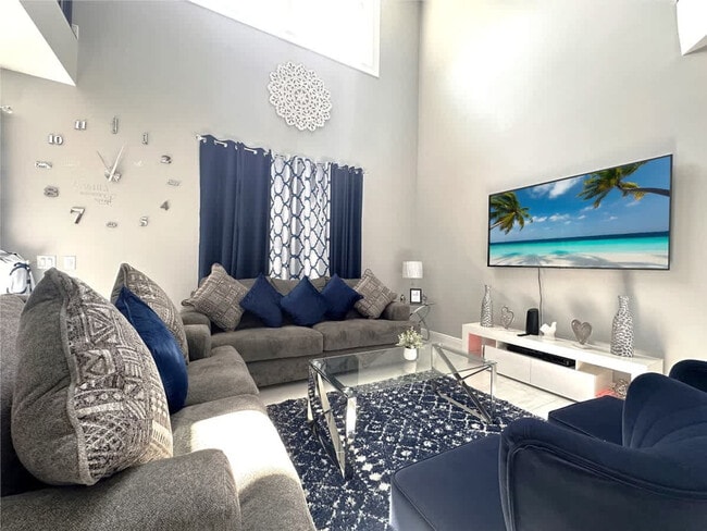 Building Photo - 421 Cabello Dr