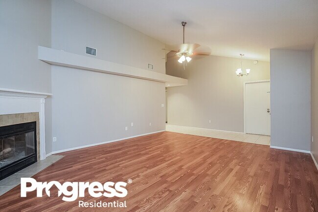 Building Photo - 1418 High Knoll Dr