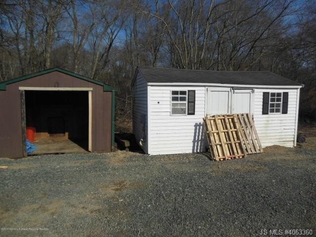 Building Photo - 319 Oak Glen Rd