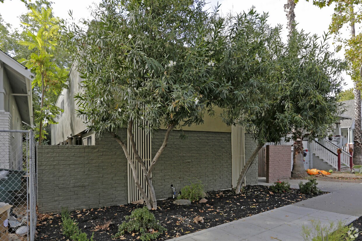 Building Photo - 2418 T St