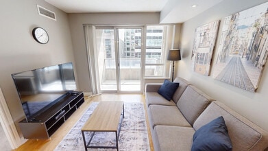 Building Photo - 270 Wellington St W