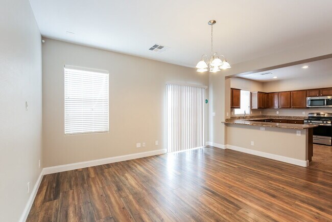 Foto del edificio - 8032 Carr Valley St