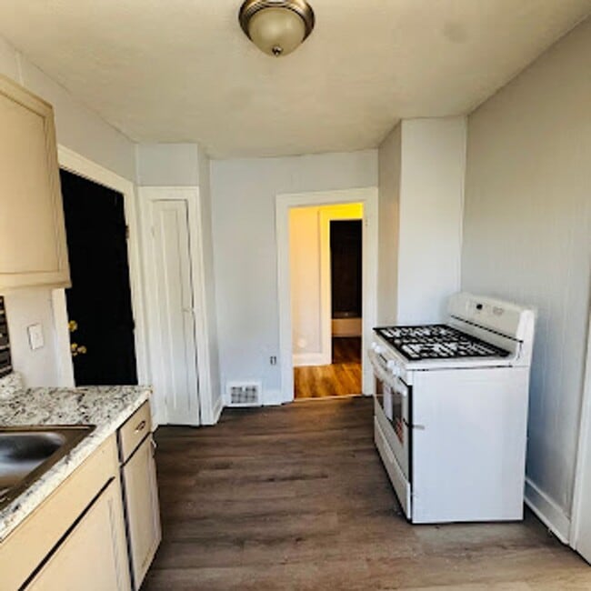 Foto del edificio - 1333 E 188th St