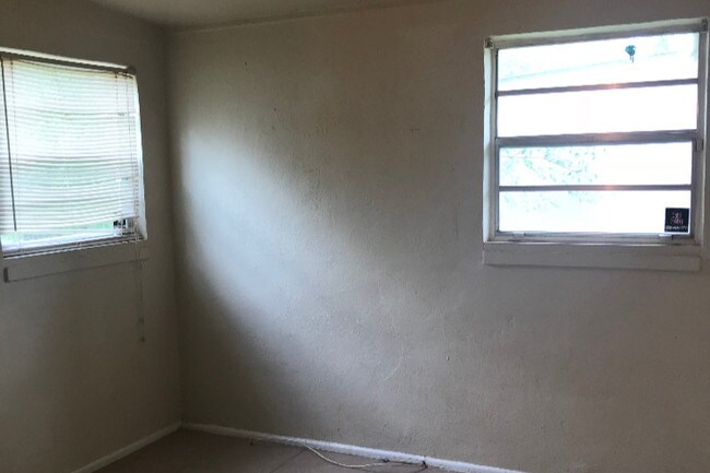 Foto del edificio - 1837 Brookview Dr S